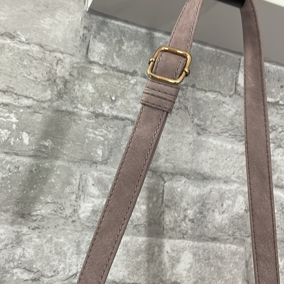 Massini Tan and Gold Crossbody Bag with Structured Design - Picture 4 of 12